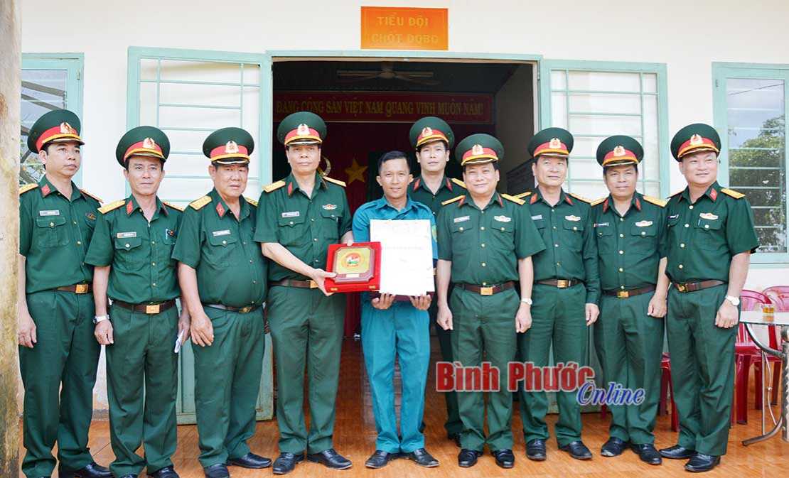 Cơ quan Qu&acirc;n khu 7 khảo s&aacute;t thực tế tuyến bi&ecirc;n giới B&igrave;nh Phước