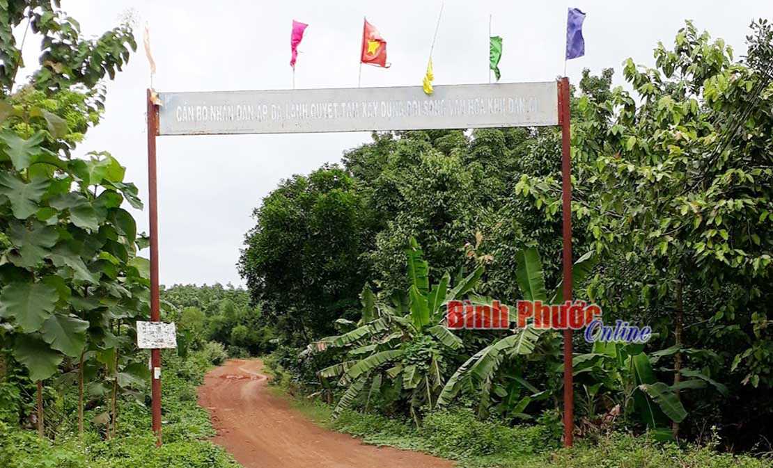 Cổng chào cần thay mới