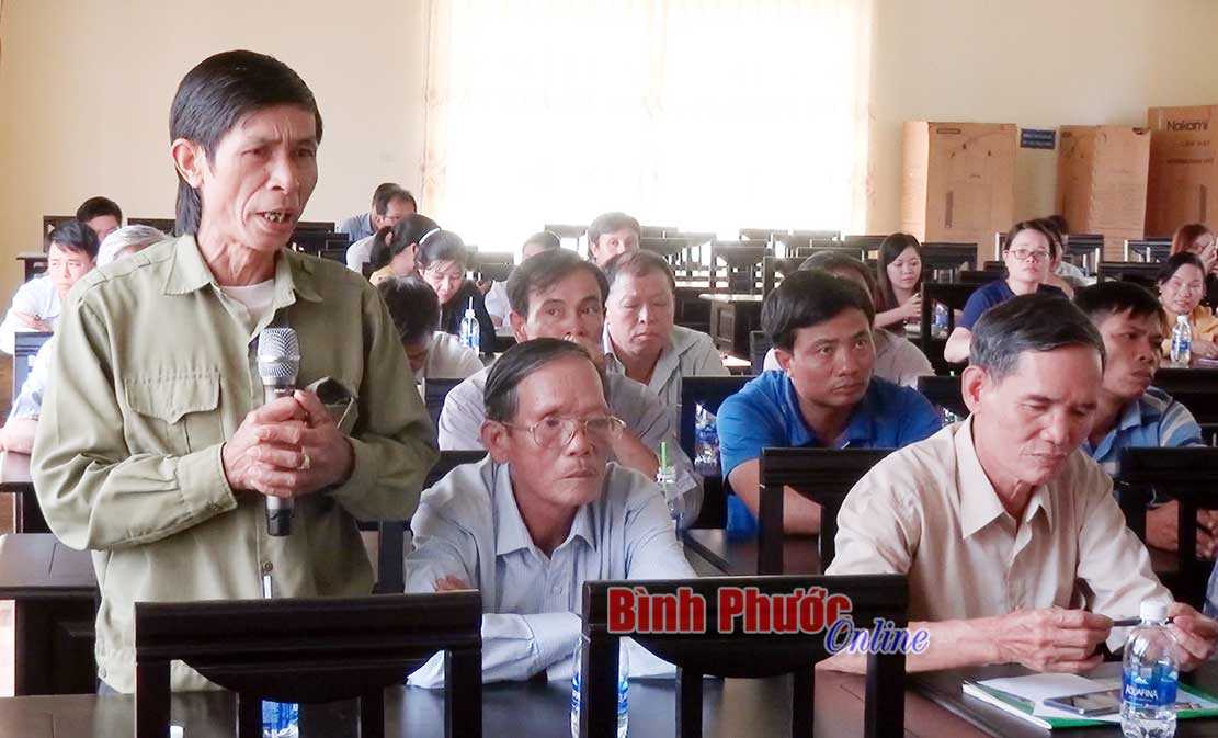 Thường trực Huyện ủy B&ugrave; Đăng đối thoại với nh&acirc;n d&acirc;n x&atilde; Đường 10