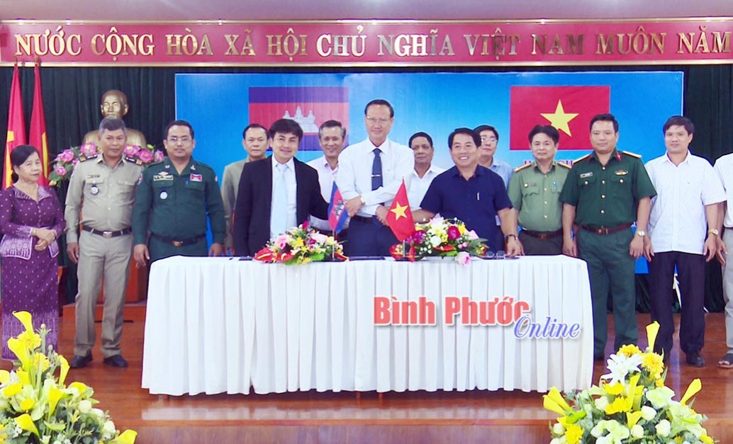 Giao ban c&ocirc;ng t&aacute;c đối ngoại 3 huyện bi&ecirc;n giới