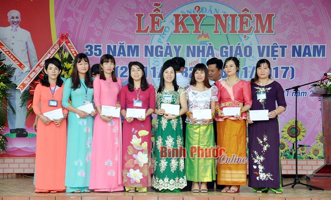Thi đua thực hiện văn hóa công sở trong ngành giáo dục