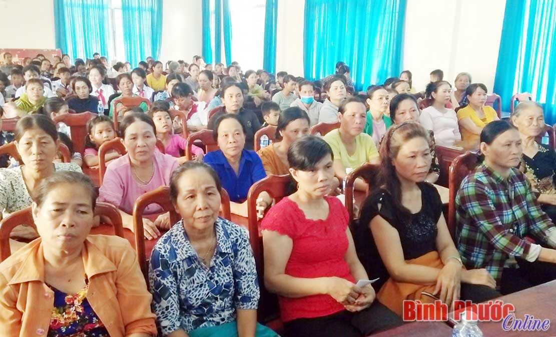 Hội LHPN huyện Chơn Th&agrave;nh tuy&ecirc;n truyền ph&aacute;p luật cho phụ nữ v&agrave; trẻ em