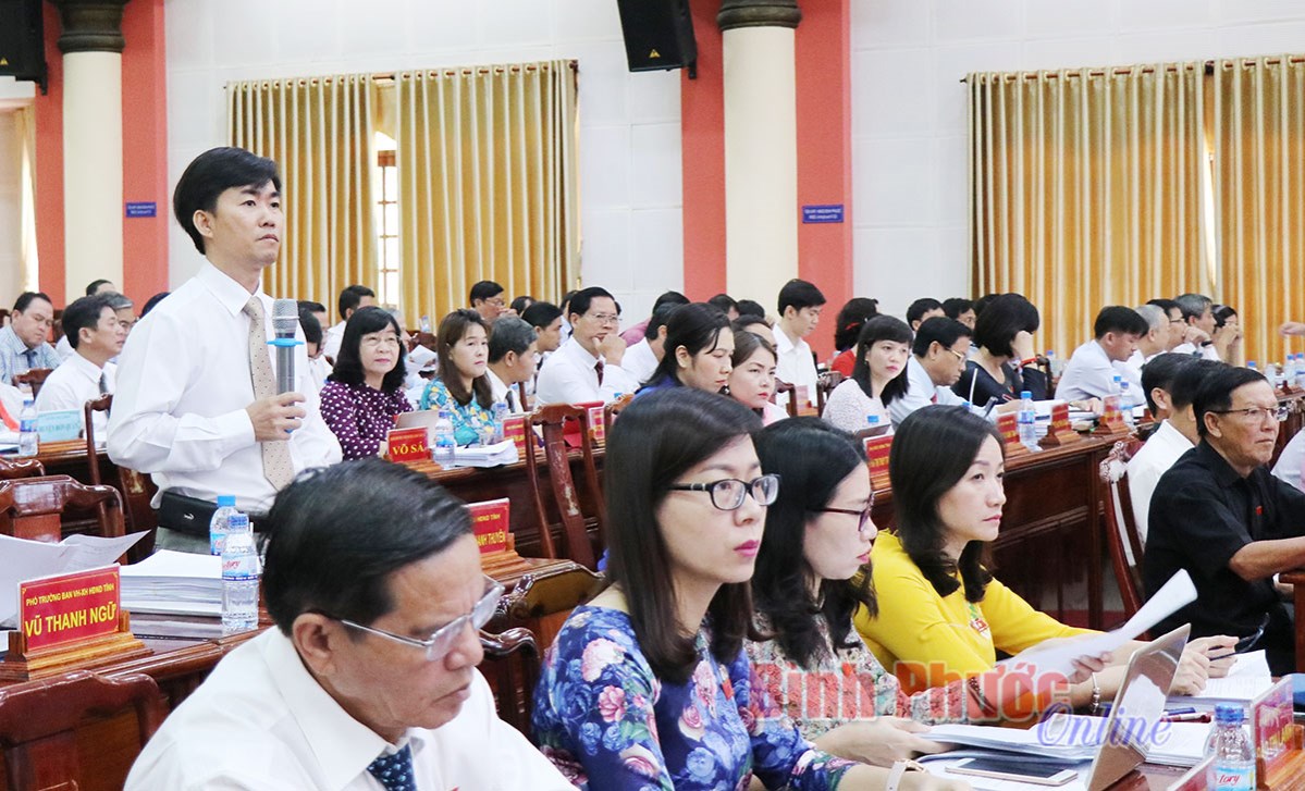 Phi&ecirc;n chất vấn v&agrave; trả lời chất vấn tại kỳ họp thứ 8, HĐND tỉnh: Vẫn l&agrave; điện, đường