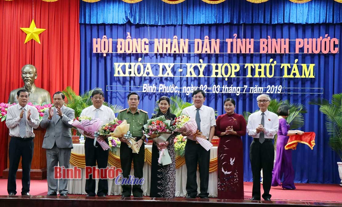 Bầu bổ sung 3 ủy vi&ecirc;n UBND tỉnh