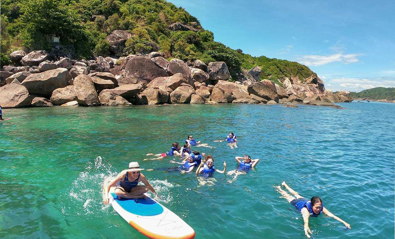 Hòn đảo hình chiếc chảo úp ngược giữa biển Đà Nẵng - Huế