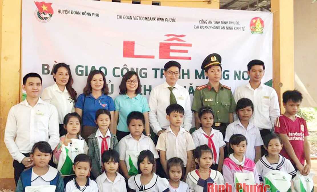 Đồng Ph&uacute;: 97,3% đồng b&agrave;o DTTS từ 10 tuổi trở l&ecirc;n biết chữ