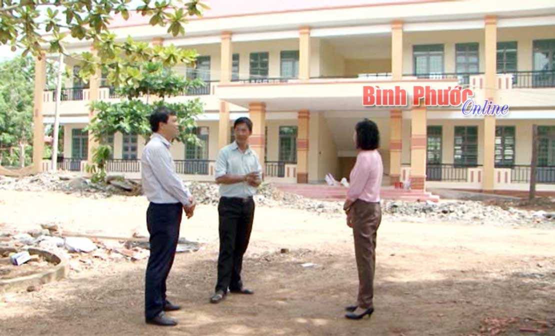 T&acirc;n Tiến phấn đấu về đ&iacute;ch n&ocirc;ng th&ocirc;n mới đ&uacute;ng hẹn