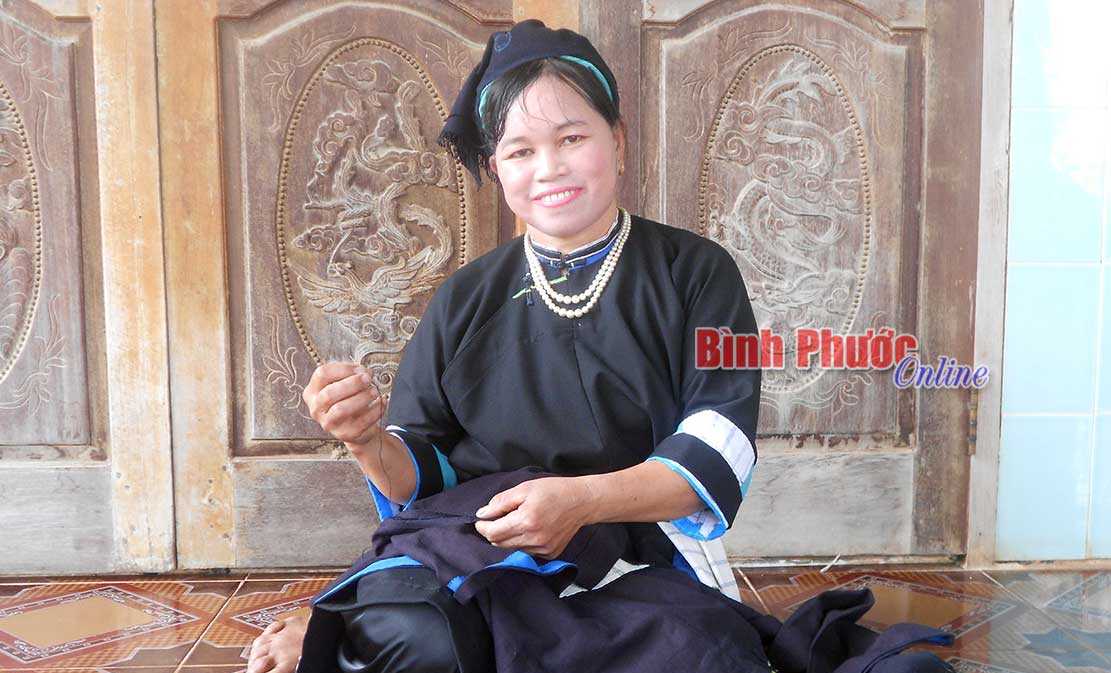 Chị N&ocirc;ng Thị Nhằm lưu giữ n&eacute;t đẹp văn h&oacute;a d&acirc;n tộc N&ugrave;ng