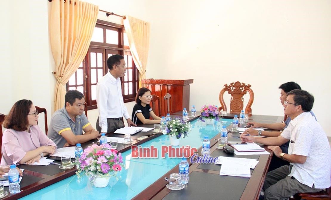 Gỡ vướng trong cấp b&aacute;o cho đảng vi&ecirc;n cao tuổi ở B&ugrave; Gia Mập