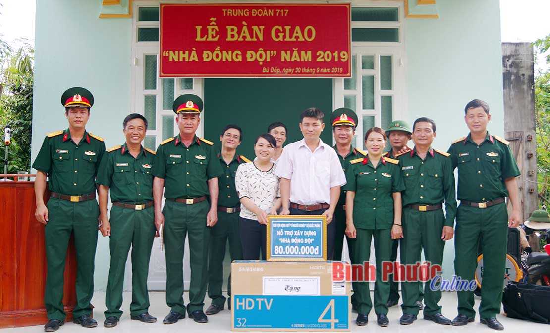 Trung đoàn 717 trao tặng “Nhà đồng đội”