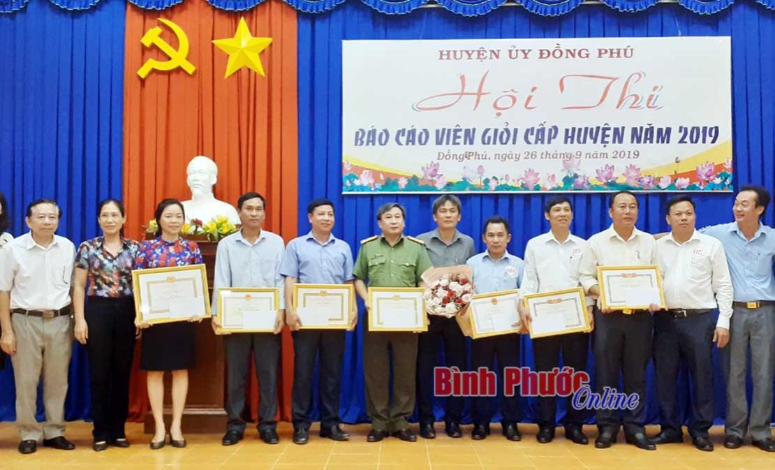 Đồng Ph&uacute;: 12 th&iacute; sinh thi b&aacute;o c&aacute;o vi&ecirc;n giỏi cấp huyện