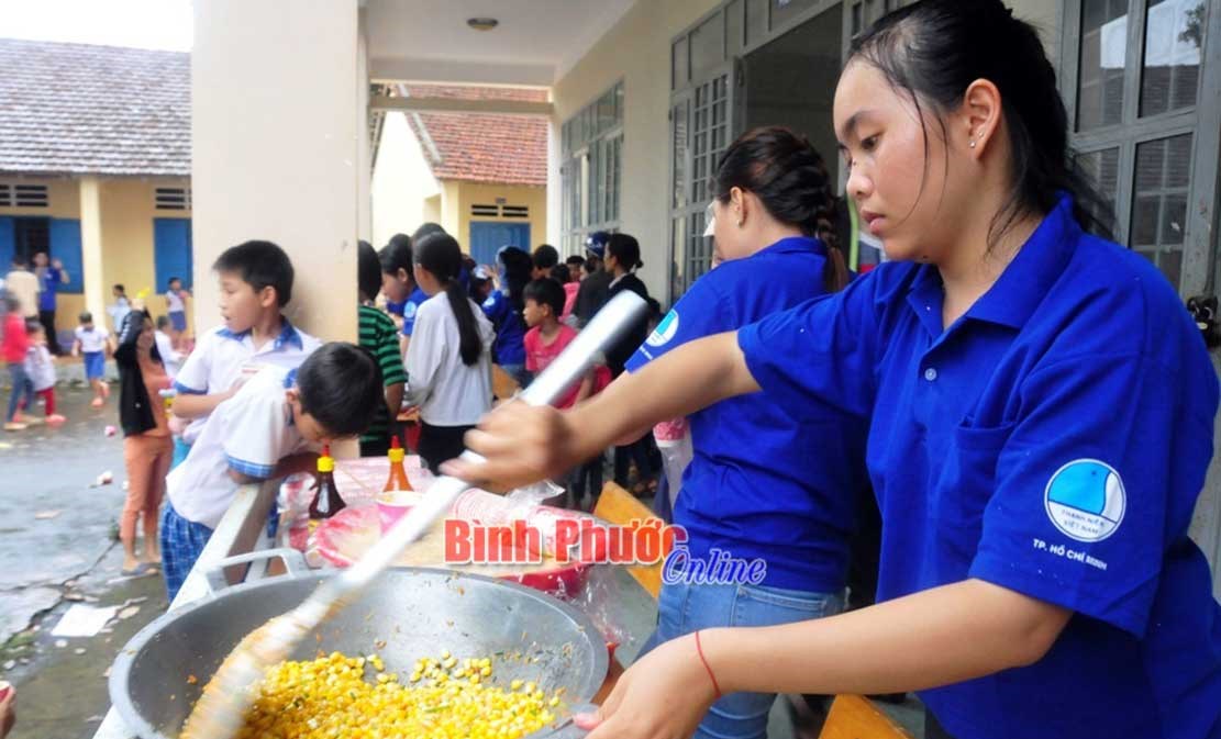 Sôi động tình nguyện tại Đăng Hà