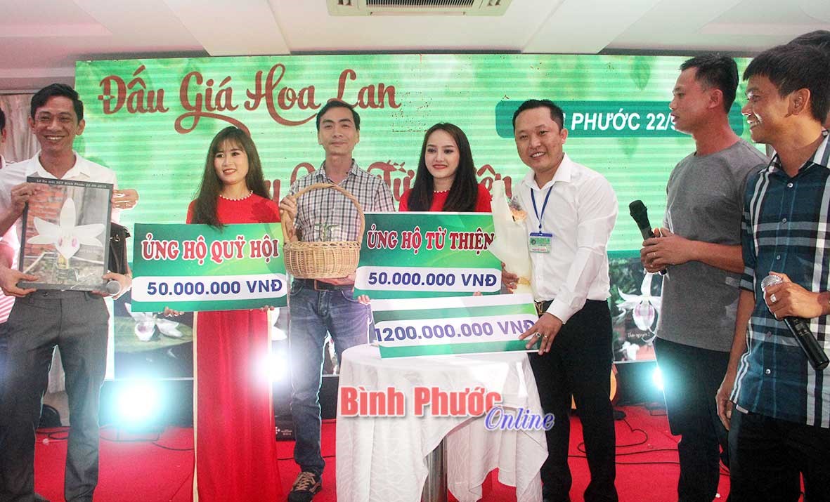 Đấu giá hoa lan gây quỹ từ thiện hơn 1 tỷ đồng
