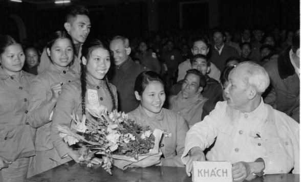 50 năm thực hiện Di ch&uacute;c của B&aacute;c Hồ: R&egrave;n đức, giữ 'li&ecirc;m'