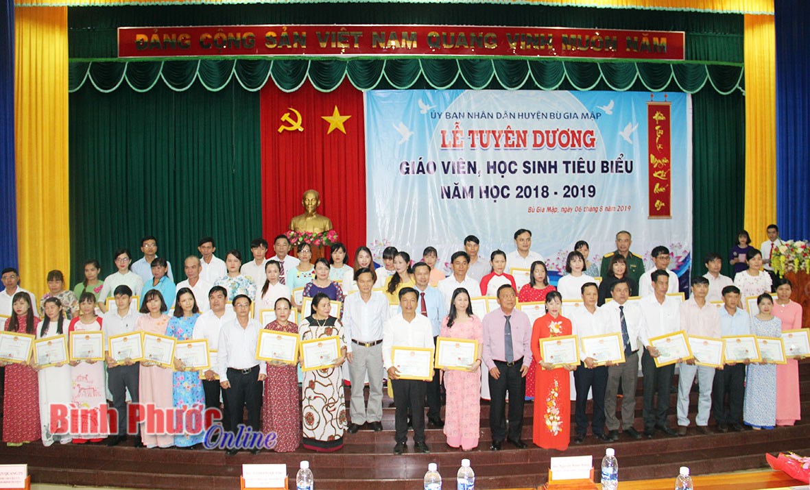 Bù Gia Mập tuyên dương 170 cán bộ, giáo viên, học sinh tiêu biểu