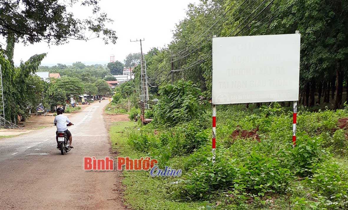 Pa-n&ocirc; trống kh&ocirc;ng