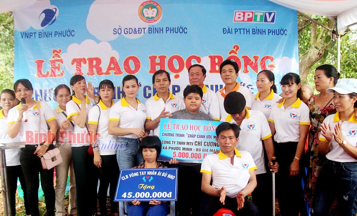 Cậu học trò nghèo hiếu thảo