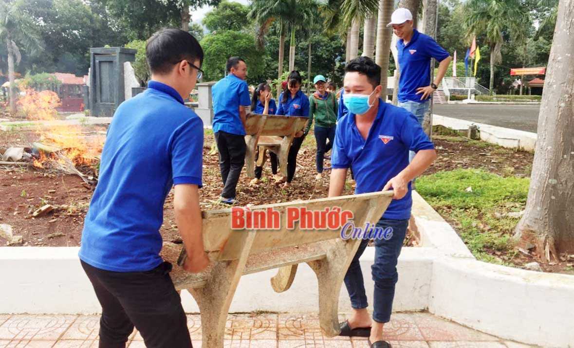 Thanh niên Phước Long tình nguyện vì cộng đồng