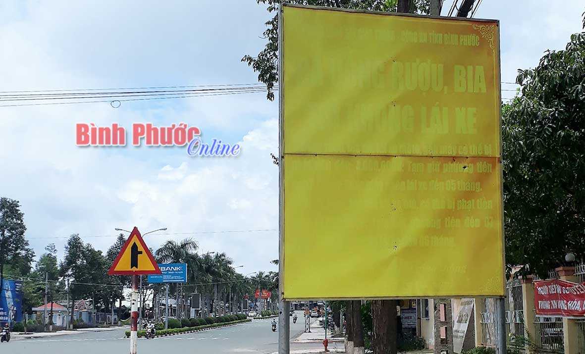 Pa-nô cần thay mới