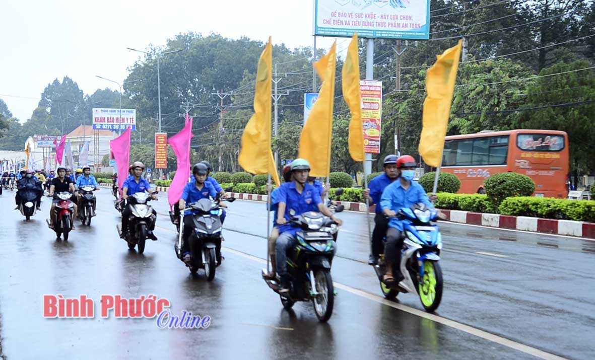 400 hội viên thanh niên được hướng dẫn kỹ năng lái xe an toàn