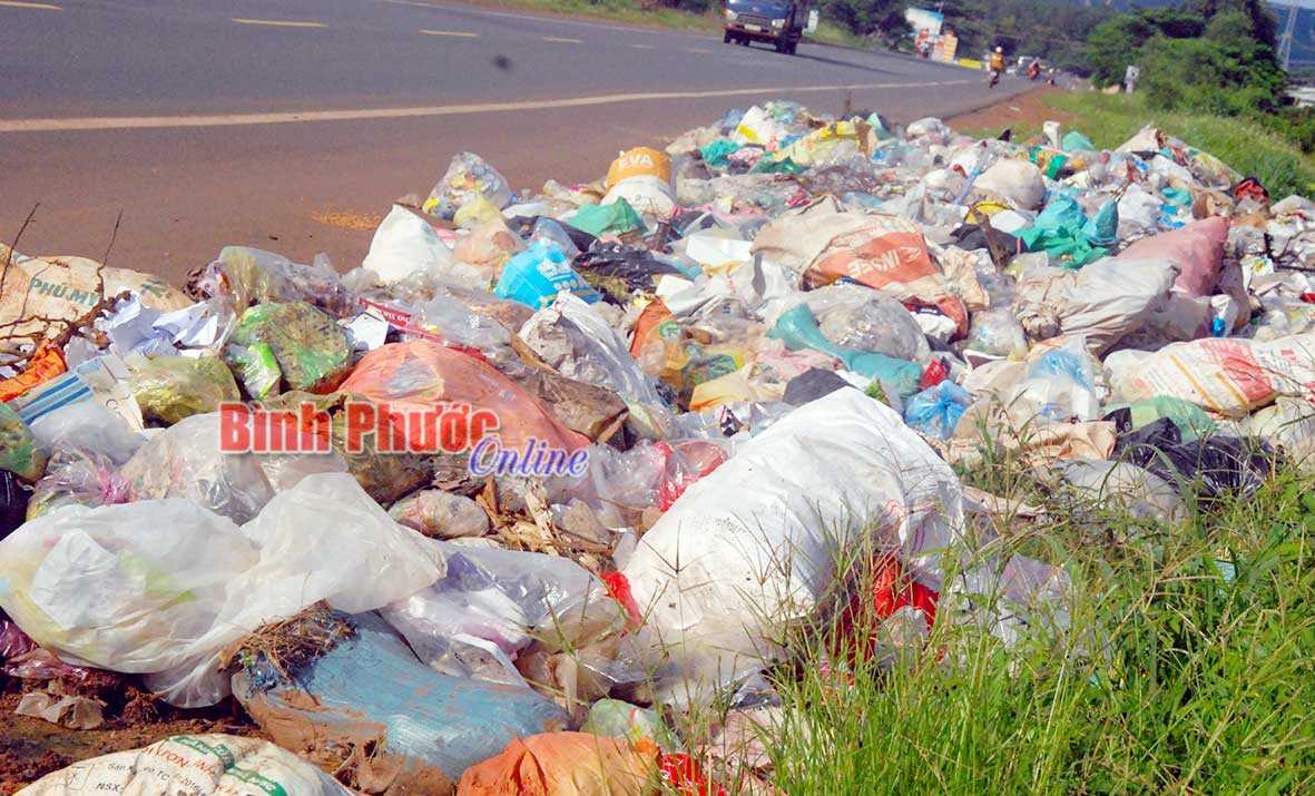 Mong sớm di dời bãi rác “khủng”