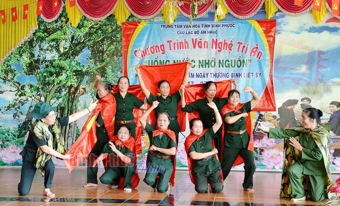 C&acirc;u lạc bộ &Acirc;m nhạc tổ chức chương tr&igrave;nh văn nghệ tri &acirc;n