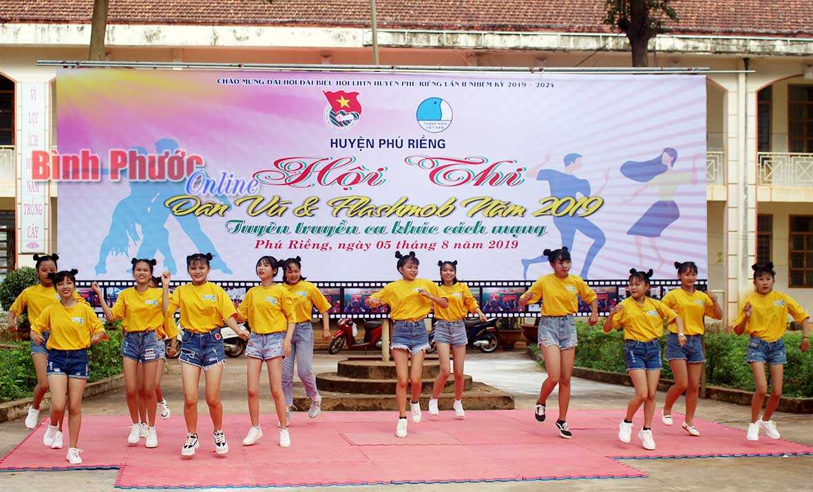 Long B&igrave;nh nhất hội thi d&acirc;n vũ v&agrave; flashmob