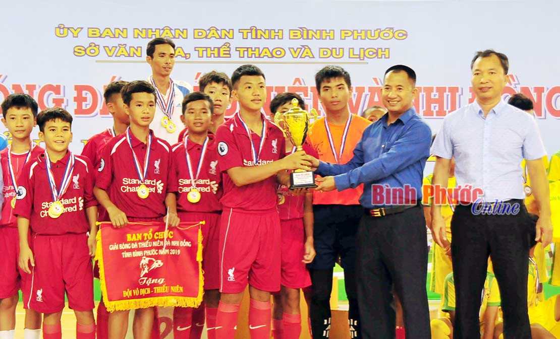 B&ugrave; Đốp v&agrave; Đồng Ph&uacute; v&ocirc; địch giải b&oacute;ng đ&aacute; thiếu ni&ecirc;n v&agrave; nhi đồng 2019