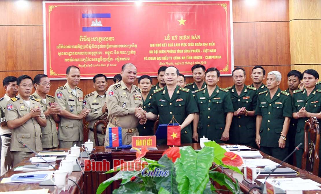Bộ đội Bi&ecirc;n ph&ograve;ng B&igrave;nh Phước v&agrave; Ty C&ocirc;ng an tỉnh Kratie:&nbsp;K&yacute; kết bảo vệ bi&ecirc;n giới