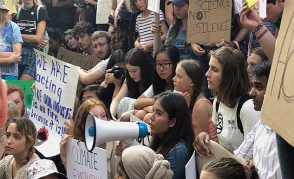Thiếu niên Mỹ tập trung tại LHQ, hối thúc chống biến đổi khí hậu
