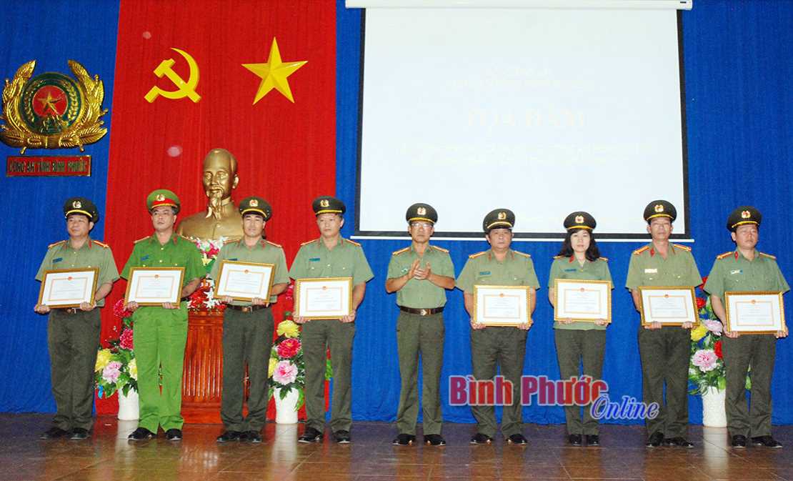 C&aacute;c trường hợp c&ocirc;ng an được thăng h&agrave;m trước thời hạn