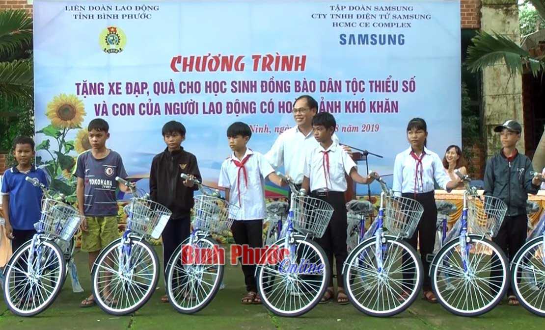 50 xe đạp tặng học sinh khó khăn