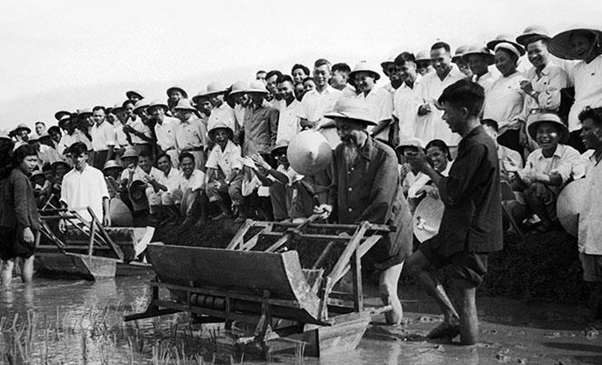 Học tập Chủ tịch Hồ Ch&iacute; Minh - Tấm gương lớn về sự n&ecirc;u gương