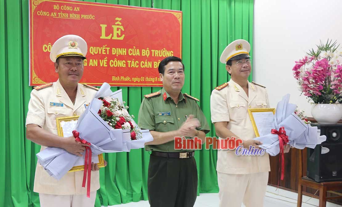 C&ocirc;ng an tỉnh trao quyết định đi&ecirc;̀u đ&ocirc;̣ng, b&ocirc;̉ nhi&ecirc;̣m lãnh đạo 4 đơn vị