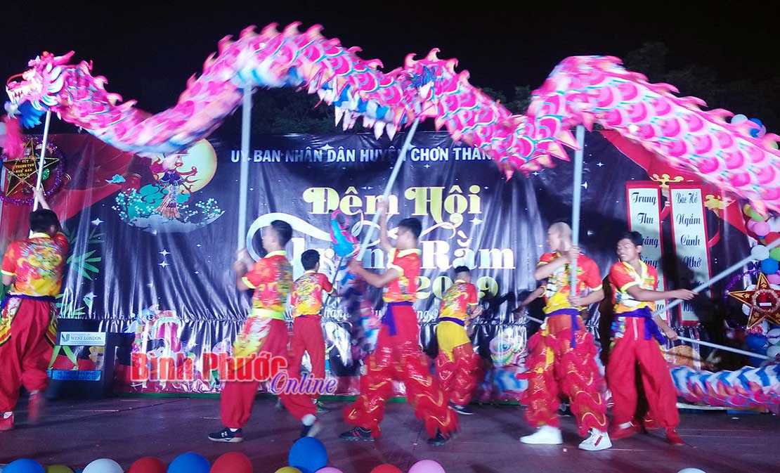 Thiếu nhi Chơn Th&agrave;nh vui tết Trung thu