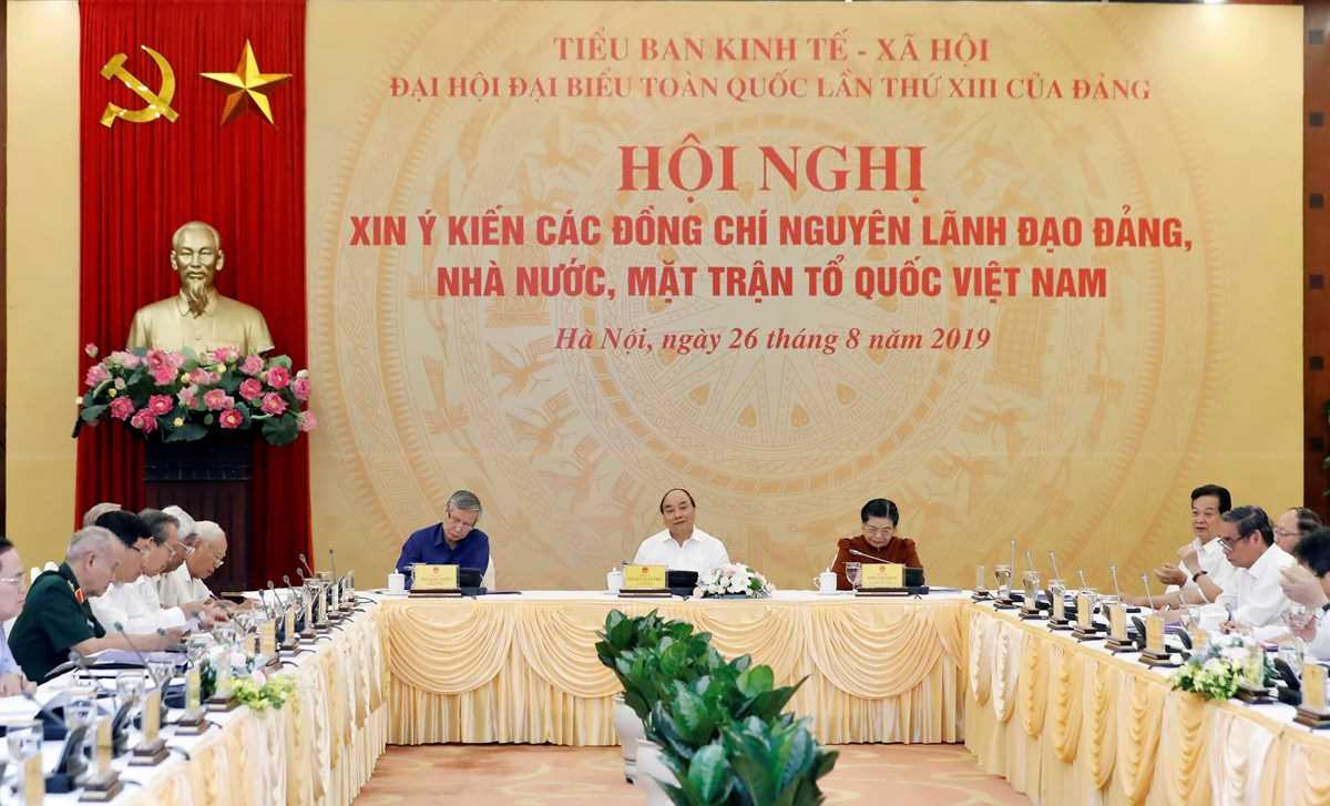 Tiểu ban Kinh tế-X&atilde; hội tổ chức xin &yacute; kiến c&aacute;c vị nguy&ecirc;n l&atilde;nh đạo