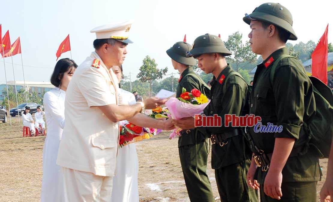 Đối tượng tuyển chọn v&agrave; thời gian thực hiện nghĩa vụ c&ocirc;ng an