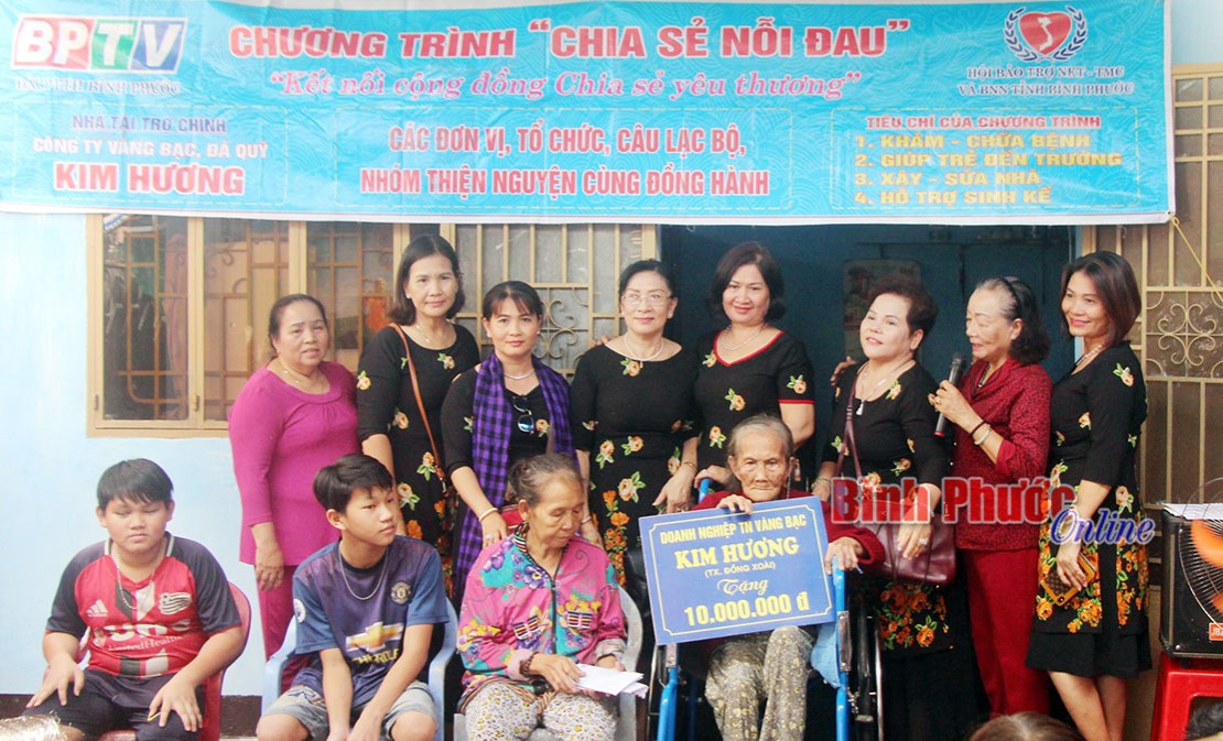 Dang rộng vòng tay nhân ái