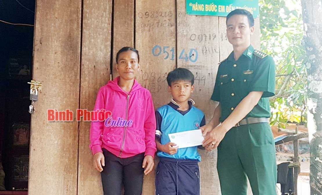 Đồn bi&ecirc;n ph&ograve;ng Đắc Ơ chăm lo đời sống DTTS