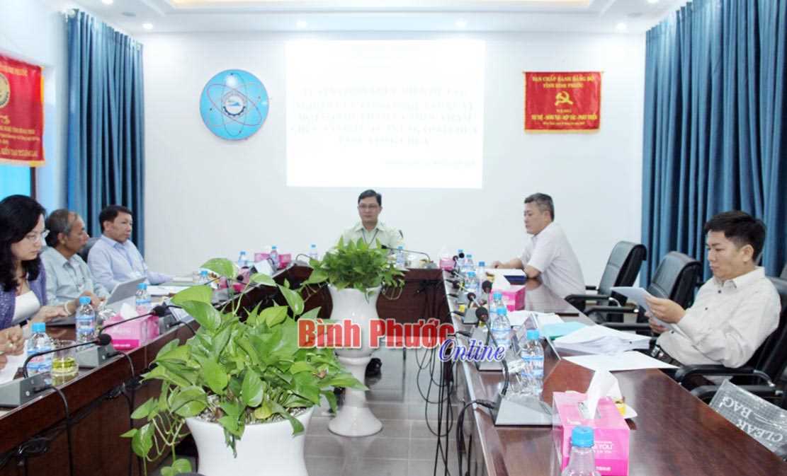 Xét chọn đề tài “Nghiên cứu công nghệ sản xuất một số chế phẩm và thực phẩm chức năng từ ấu trùng ong chúa và sữa ong chúa”