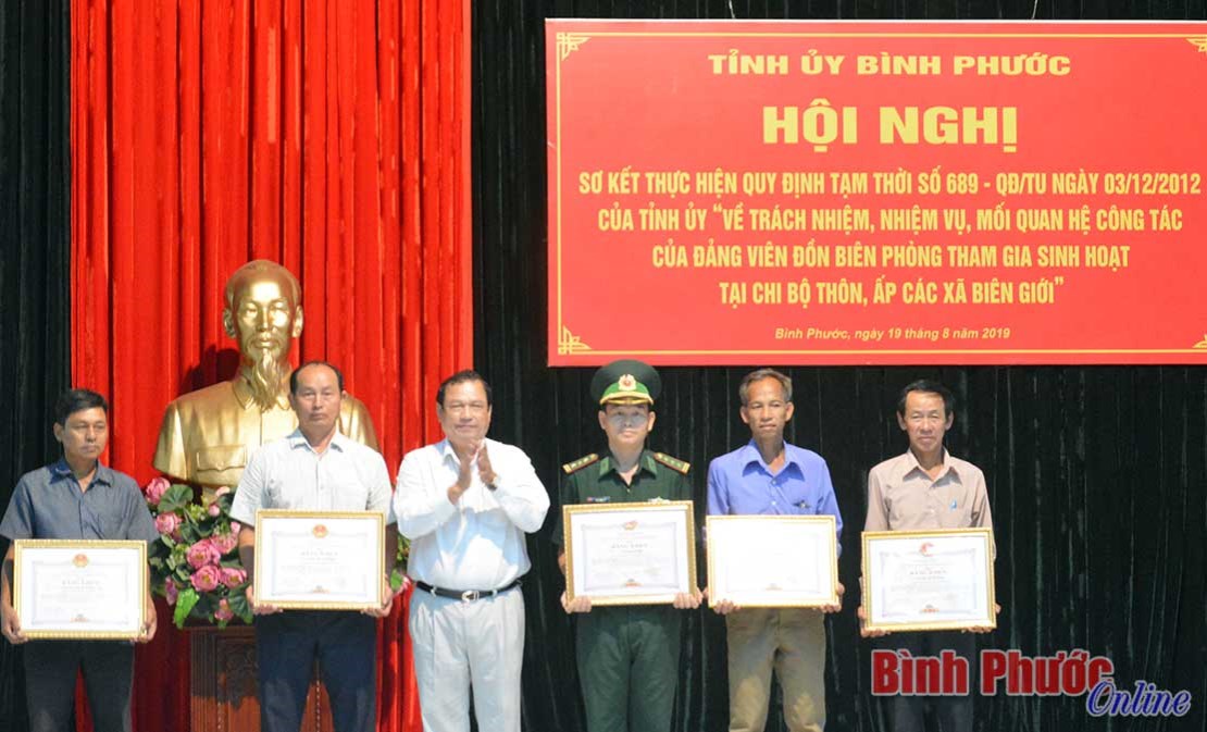 Mỗi năm c&oacute; hơn 90 đảng vi&ecirc;n sinh hoạt tại chi bộ ở c&aacute;c x&atilde; bi&ecirc;n giới