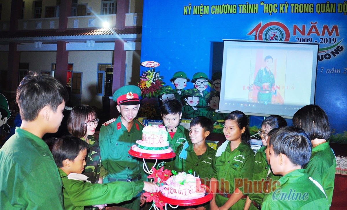 Học kỳ trong qu&acirc;n đội - 10 năm một chặng đường