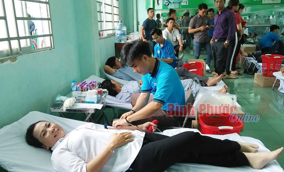 Chơn Thành thu 300 đơn vị máu tình nguyện đợt 2