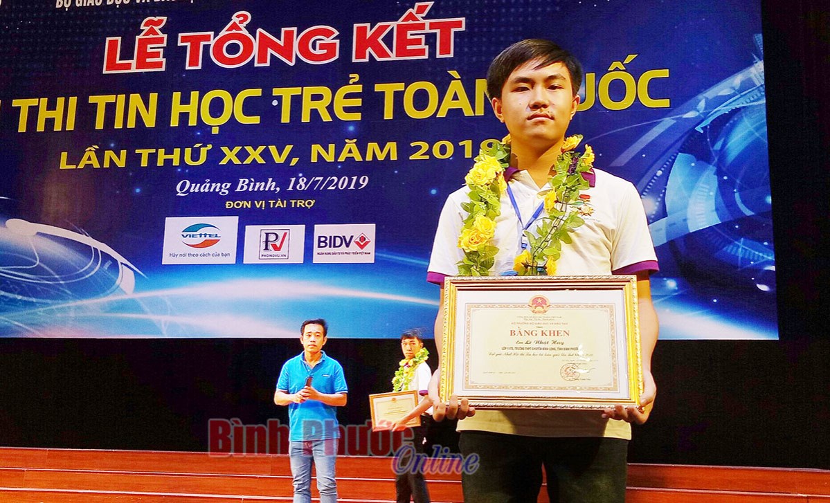 Học sinh Trường THPT chuyên Bình Long đoạt giải nhất hội thi tin học trẻ toàn quốc