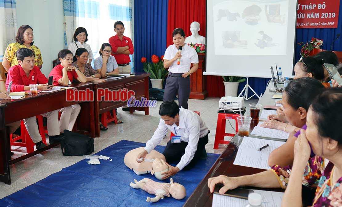 Hơn 100 cán bộ, hội viên chữ thập đỏ tập huấn kỹ năng sơ cấp cứu