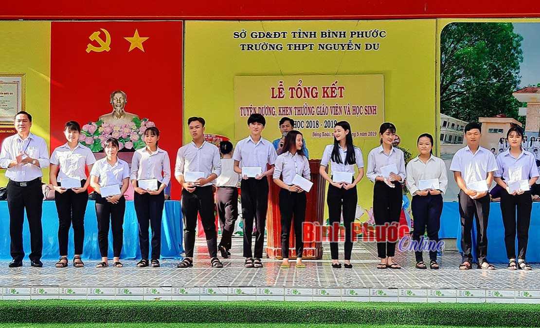 Hội chữ thập đỏ trường học tương trợ hơn 2,5 tỷ đồng