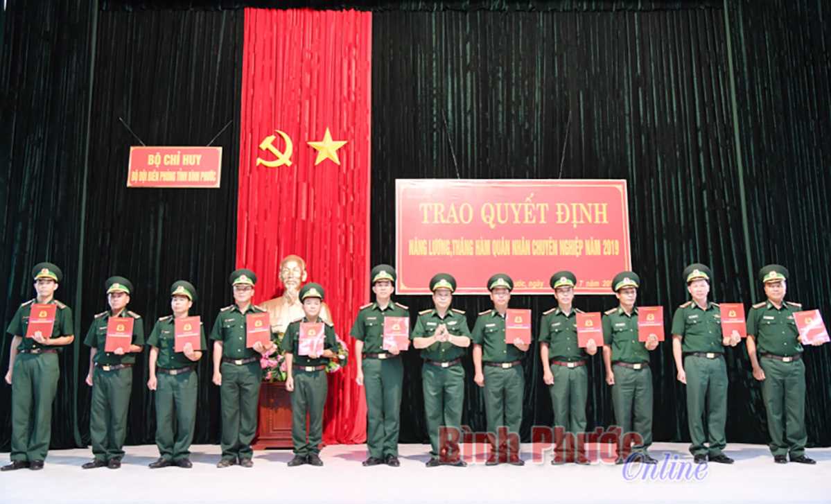 157 qu&acirc;n nh&acirc;n được n&acirc;ng lương, thăng qu&acirc;n h&agrave;m