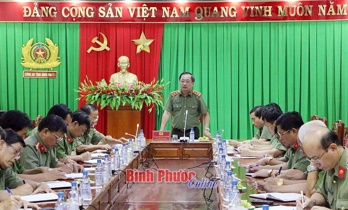 Thứ trưởng Bộ C&ocirc;ng an Nguyễn Văn Th&agrave;nh l&agrave;m việc tại B&igrave;nh Phước