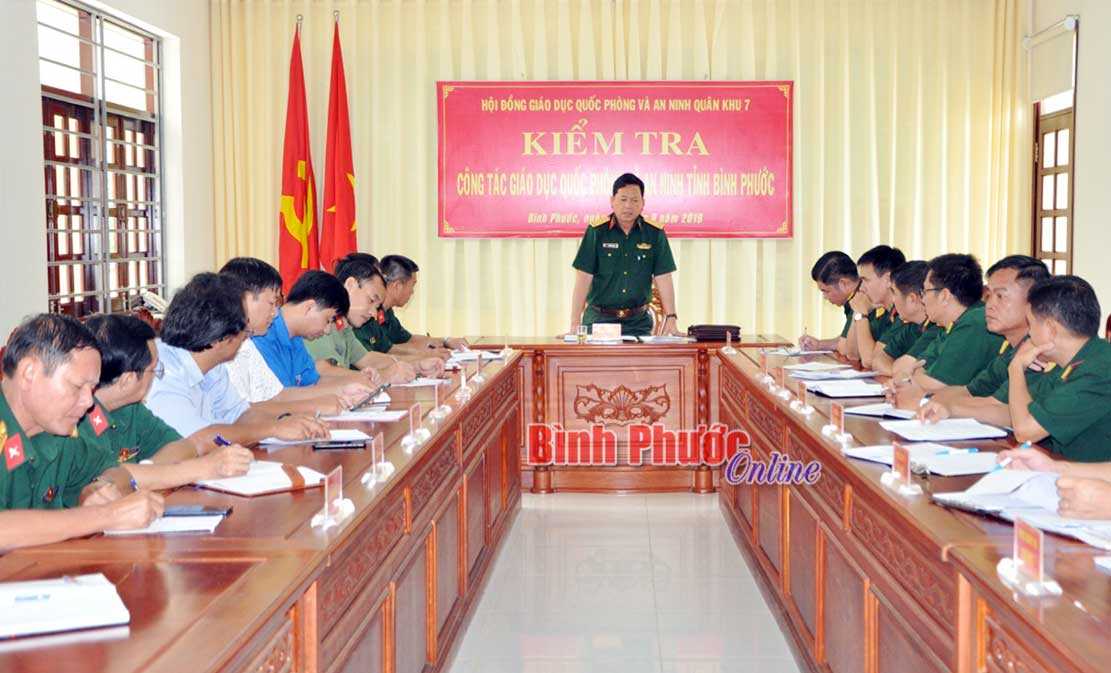 100% chức sắc, chức việc, gi&agrave; l&agrave;ng được bồi dưỡng quốc ph&ograve;ng - an ninh