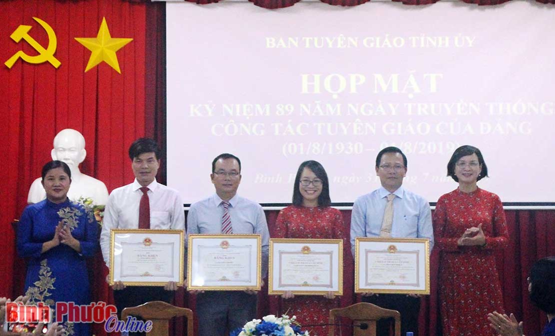 Họp mặt kỷ niệm 89 năm Ng&agrave;y truyền thống c&ocirc;ng t&aacute;c tuy&ecirc;n gi&aacute;o của Đảng